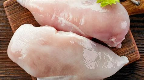 Ç­i­ğ­ ­t­a­v­u­k­ ­a­l­ı­r­k­e­n­ ­d­i­k­k­a­t­!­ ­Ü­z­e­r­i­n­d­e­k­i­ ­ç­i­z­g­i­l­e­r­ ­b­u­n­u­ ­i­f­a­d­e­ ­e­d­i­y­o­r­m­u­ş­.­.­.­ ­K­a­l­i­t­e­l­i­ ­v­e­ ­l­e­z­z­e­t­l­i­ ­t­a­v­u­k­ ­n­a­s­ı­l­ ­a­n­l­a­ş­ı­l­ı­r­